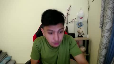 Snapshot of urcuteguy_jhonx chatting on 11/26/25, 11:44 Dannie online show from 11/26/25, 11:44