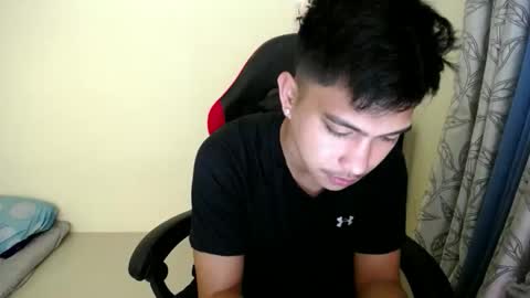 Snapshot of urcuteguy_jhonx chatting on 11/29/25, 10:40 Dannie online show from 11/29/25, 10:40