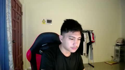 Snapshot of urcuteguy_jhonx chatting on 12/01/25, 02:27 Dannie online show from 12/01/25, 02:27