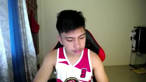 Snapshot of urcuteguy_jhonx chatting on 12/02/25, 05:02 Dannie online show from 12/02/25, 05:02