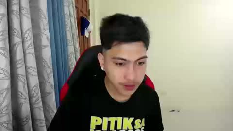 Snapshot of urcuteguy_jhonx chatting on 12/17/25, 10:43 Dannie online show from 12/17/25, 10:43