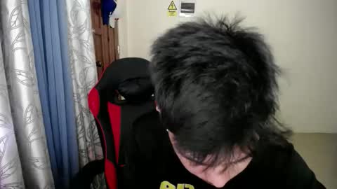 Snapshot of urcuteguy_jhonx chatting on 12/18/25, 12:38 Dannie online show from 12/18/25, 12:38