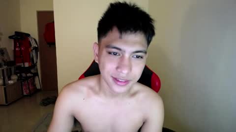 Snapshot of urcuteguy_jhonx chatting on 05/25/26, 08:31 Dannie online show from 05/25/26, 08:31