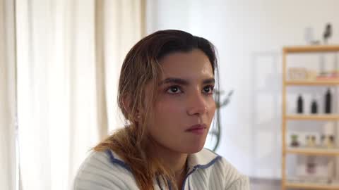 Snapshot of urcutelinda chatting on 12/13/24, 02:38 Linda Restrepo online show from 12/13/24, 02:38