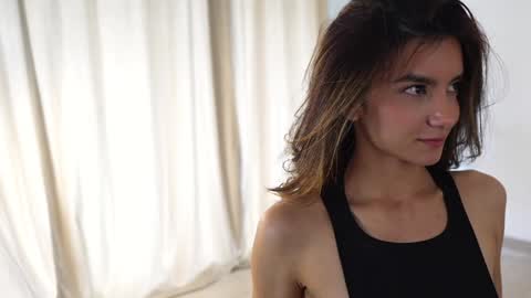 Snapshot of urcutelinda chatting on 12/19/24, 06:23 Linda Restrepo online show from 12/19/24, 06:23