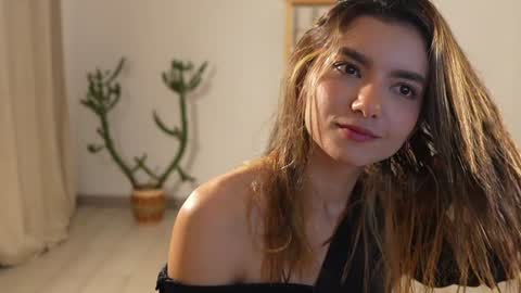 Snapshot of urcutelinda chatting on 12/21/24, 11:02 Linda Restrepo online show from 12/21/24, 11:02