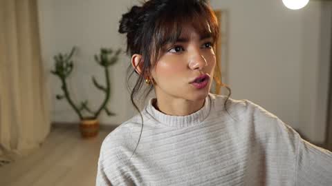 Snapshot of urcutelinda chatting on 01/05/25, 11:22 Linda Restrepo online show from 01/05/25, 11:22