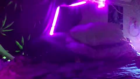 Snapshot of urdaddy875867 chatting on 11/18/25, 01:33 urdaddy875867 online show from 11/18/25, 01:33