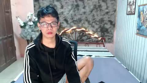 Snapshot of urdreamboy_doms chatting on 06/21/26, 05:04 urdreamboy_doms online show from 06/21/26, 05:04