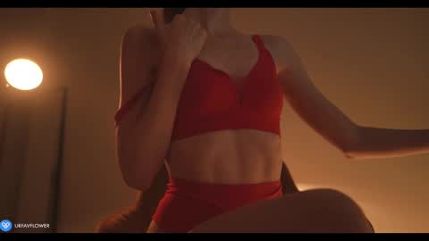 Snapshot of urfavflwers chatting on 01/23/25, 08:56 Aleksandra online show from 01/23/25, 08:56