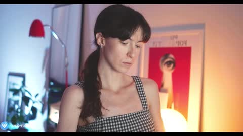 Snapshot of urfavflwers chatting on 02/06/25, 07:40 Aleksandra online show from 02/06/25, 07:40