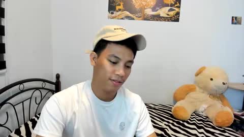 Snapshot of urfucker_vinz chatting on 05/17/26, 02:02 urfucker_vinz online show from 05/17/26, 02:02