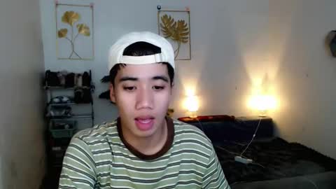 Snapshot of urguy_habibi chatting on 12/23/25, 06:44 Bib online show from 12/23/25, 06:44