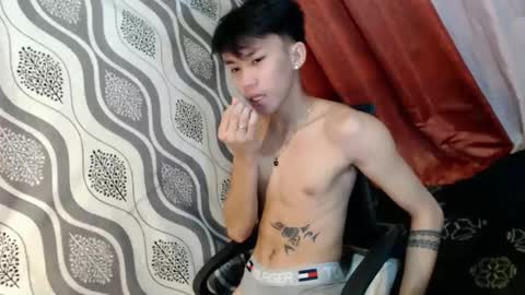 Snapshot of urguy_xian chatting on 12/11/24, 01:05 xian online show from 12/11/24, 01:05