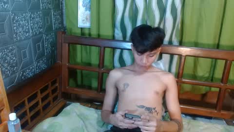 Snapshot of urguy_xian chatting on 01/15/25, 05:50 xian online show from 01/15/25, 05:50