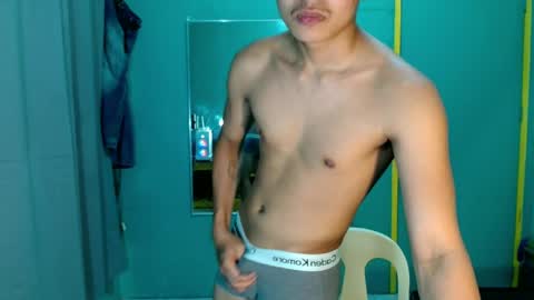 Snapshot of urhot_jeremyxx chatting on 04/06/26, 12:06 jeremy online show from 04/06/26, 12:06