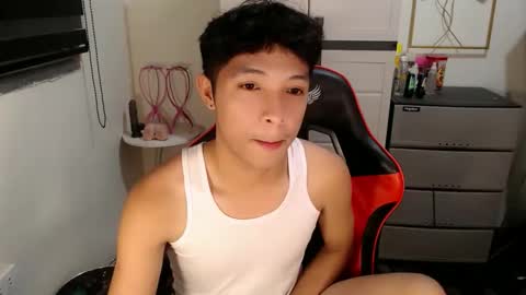 Snapshot of urhotethanxx chatting on 05/24/26, 04:01 Ethan online show from 05/24/26, 04:01
