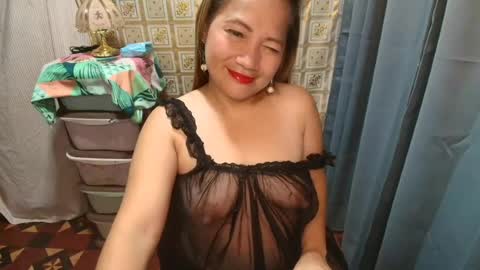 Snapshot of urhotmomzoey chatting on 07/08/26, 12:42 urhotmomzoey online show from 07/08/26, 12:42
