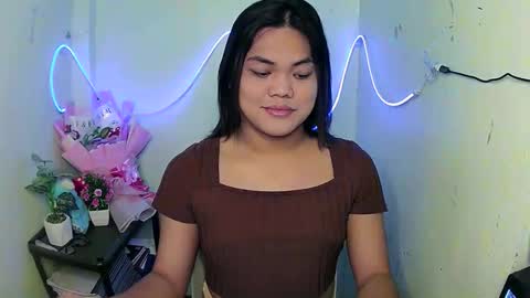 urhottie_bella online show from 09/10/25, 03:56