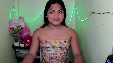 urhottie_bella online show from 09/18/25, 11:40