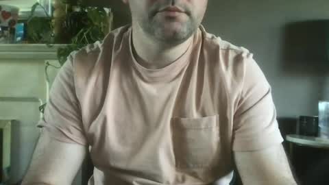 Snapshot of urhungdaddy8 chatting on 06/17/26, 03:35 Hung Daddy online show from 06/17/26, 03:35
