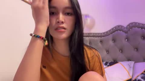 Snapshot of urkatiecookie chatting on 11/04/25, 09:52 Amira online show from 11/04/25, 09:52