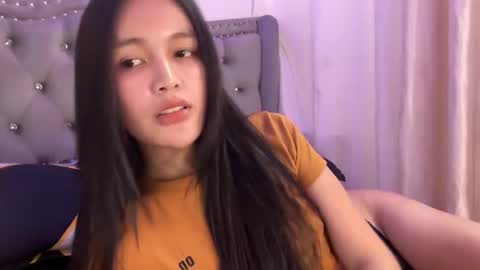 Snapshot of urkatiecookie chatting on 11/05/25, 04:12 Amira online show from 11/05/25, 04:12