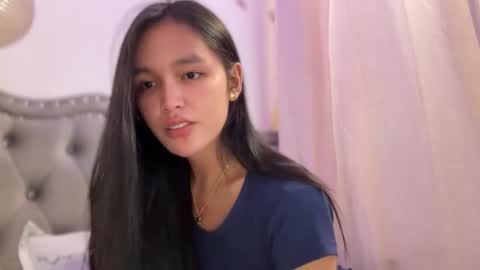 Snapshot of urkatiecookie chatting on 11/12/25, 03:29 Amira online show from 11/12/25, 03:29