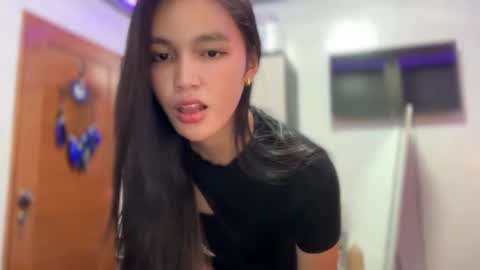 Snapshot of urkatiecookie chatting on 11/24/25, 05:51 Amira online show from 11/24/25, 05:51