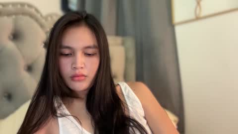 Snapshot of urkatiecookie chatting on 12/04/25, 01:59 Amira online show from 12/04/25, 01:59