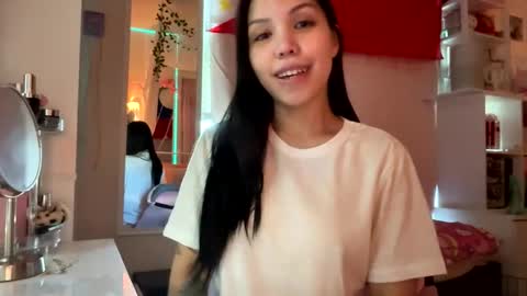 Snapshot of urlittlefilipina chatting on 12/19/25, 04:14 urlittlefilipina online show from 12/19/25, 04:14