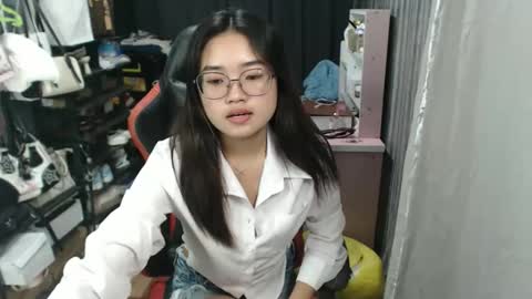 urlovelychinita online show from 10/04/25, 11:58