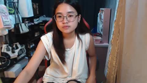 urlovelychinita online show from 10/13/25, 08:25