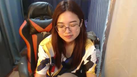 Snapshot of urlovelychinita chatting on 11/19/25, 12:32 urlovelychinita online show from 11/19/25, 12:32