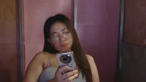 Snapshot of urlovelypinay69 chatting on 09/18/25, 02:02 MYSTIKA online show from 09/18/25, 02:02