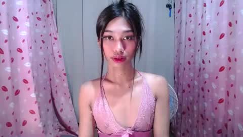 Snapshot of urloverjasmine_xx chatting on 03/26/26, 05:51 urloverjasmine_xx online show from 03/26/26, 05:51