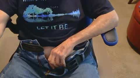 Snapshot of urmilkman chatting on 10/18/25, 04:08 urmilkman online show from 10/18/25, 04:08