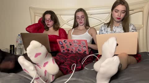 urmissalice online show from 12/31/24, 02:25