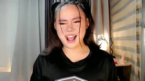 Snapshot of urnaughty_ceciliaxxx chatting on 10/27/25, 02:54 cecilia online show from 10/27/25, 02:54