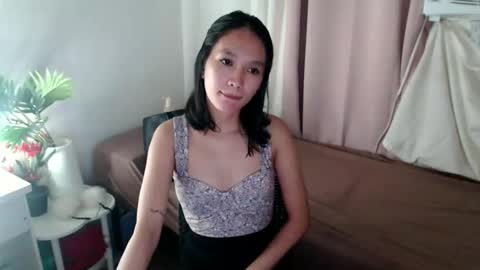 Snapshot of urpinayaureen04 chatting on 11/29/25, 03:59 Petite hennesy online show from 11/29/25, 03:59