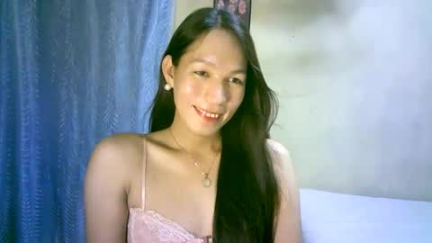 Snapshot of urpinaylovelyjuliaxxx chatting on 02/21/25, 12:17 queen julia not into CHEAPGUY online show from 02/21/25, 12:17