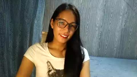 Snapshot of urpinaylovelyjuliaxxx chatting on 06/09/26, 01:01 queen julia not into CHEAPGUY online show from 06/09/26, 01:01