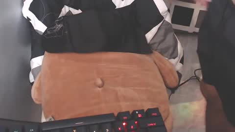 Snapshot of urpinoyasianx chatting on 01/10/25, 07:14 Mel online show from 01/10/25, 07:14