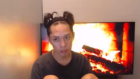 Snapshot of urpinoyasianx chatting on 01/12/25, 11:39 Mel online show from 01/12/25, 11:39