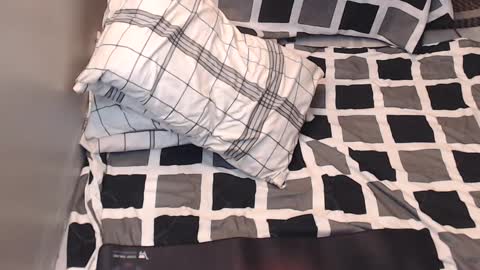 Snapshot of urpinoyasianx chatting on 01/12/25, 02:52 Mel online show from 01/12/25, 02:52