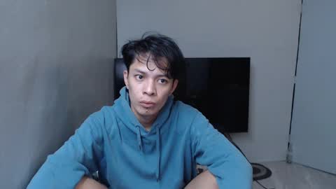 Snapshot of urpinoyasianx chatting on 01/12/25, 06:27 Mel online show from 01/12/25, 06:27