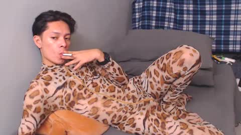 Snapshot of urpinoyasianx chatting on 01/13/25, 06:38 Mel online show from 01/13/25, 06:38