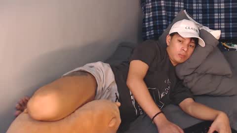 Snapshot of urpinoyasianx chatting on 01/13/25, 09:42 Mel online show from 01/13/25, 09:42