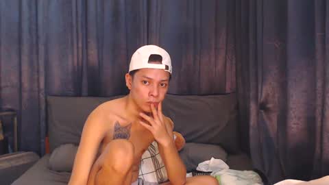 Snapshot of urpinoyasianx chatting on 01/15/25, 06:43 Mel online show from 01/15/25, 06:43