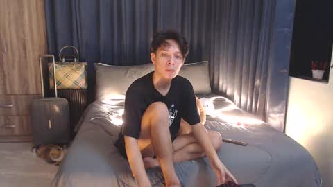 Snapshot of urpinoyasianx chatting on 01/17/25, 05:19 Mel online show from 01/17/25, 05:19